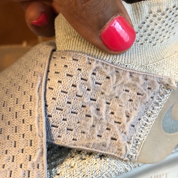 😊Woman’s Super Cute light Gray Nike Free Size 6 1/2. Light weight Lightly worn. - Picture 4 of 6